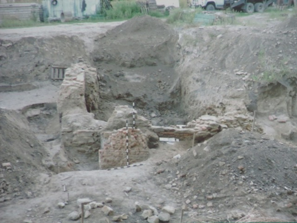 Фрагменти фундаменту віднайденої кам'яниці