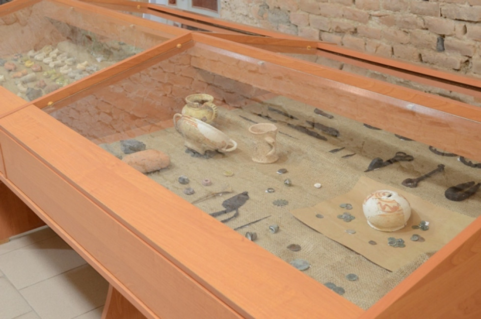 Частина артефактів експонується на виставці Музею історії НаУОА