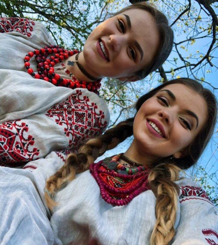 На фото - Мирослава (зліва) та Дарина