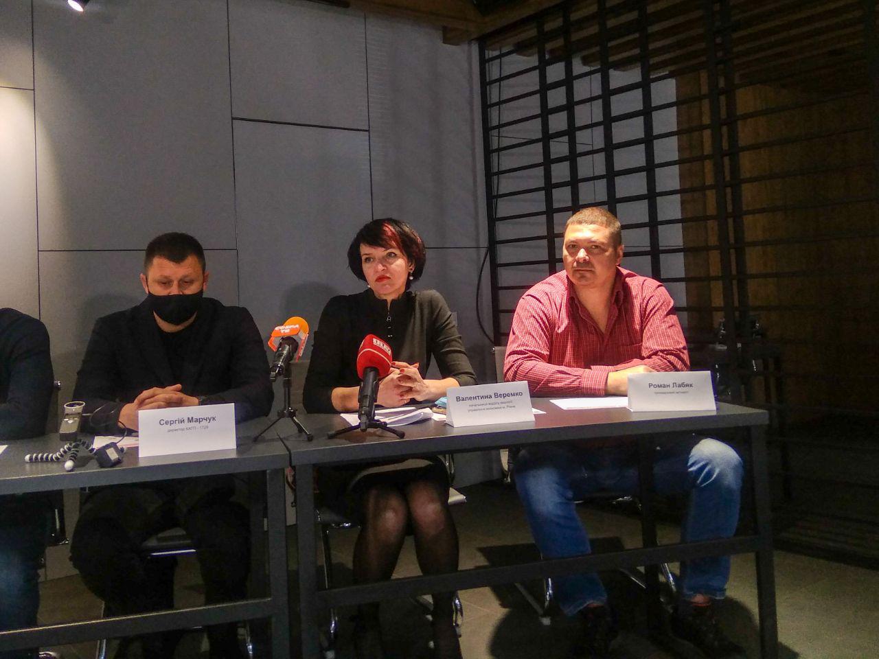 Зліва: Сергій Марчук, Валентина Веремко та Роман Лабяк.