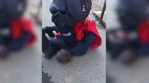 Кайданки та несамовитий крик: оприлюднили відео жорсткого затримання патрульним у Рівному