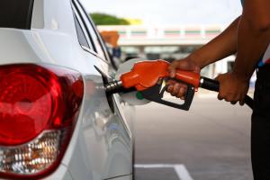 На АЗС Рівненщини водії зможуть придбати не більше 20 літрів пального за готівку