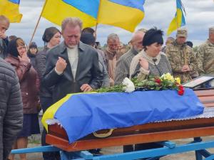 Поклав життя за Україну: на Рівненщині прощались із загиблим на війні Героєм