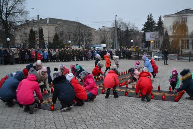 У Рівному вчора вшанували пам`ять жертв Голодоморів (ФОТО)