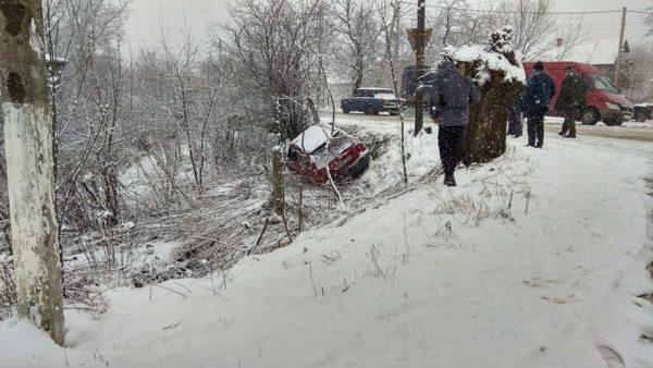 Вчора на Рівненщині перекинулося авто: постраждало три пасажири