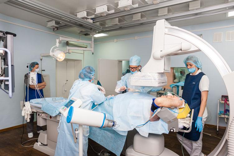 24 млн за новий апарат: у міській лікарні Рівного тепер можна ліквідувати будь-яку патологію судин