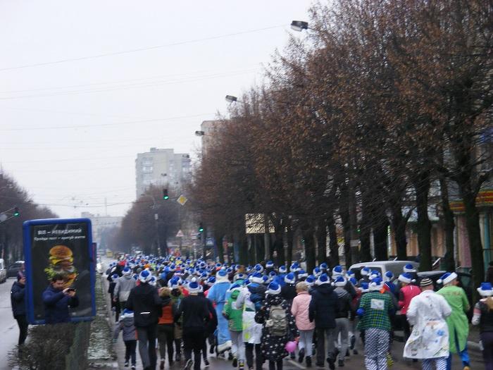 Учора в Рівному вдруге бігали святі Миколаї 