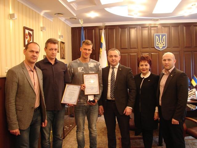 Рівненська обласна влада нагородила плавця-чемпіона