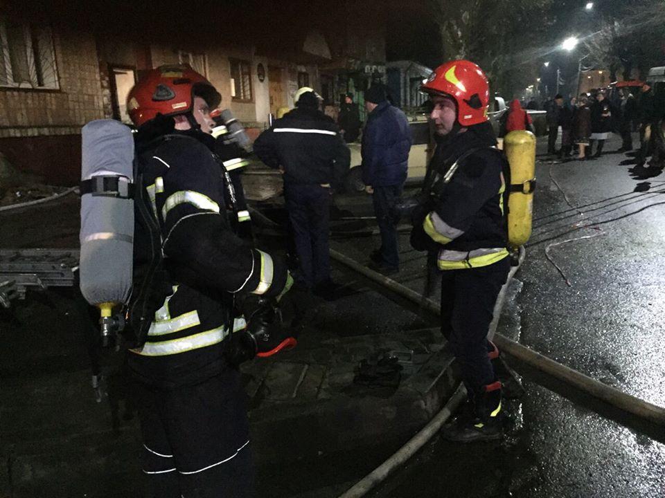 Після пожежі на вул. Петра Могили дві жінки потрапили до лікарні