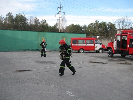 Рятувальники з охорони рівненської АЕС ліквідували умовну пожежу на складах та боксах господарського цеху