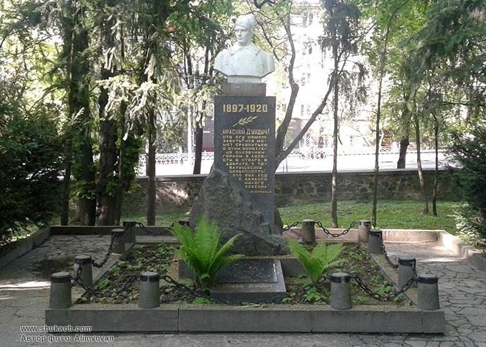 Що робитимуть із пам’ятником Олеко Дундичу в Рівному?
