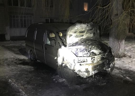 У Рівненському районі спалили чергове авто (ФОТО)