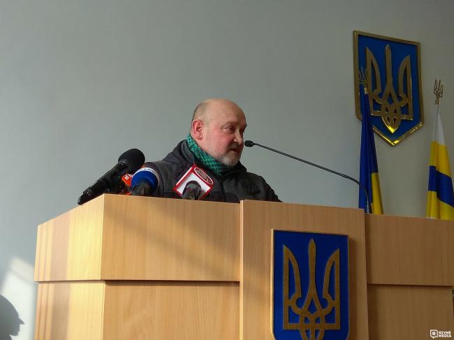 Коваль насмітив на сесії обласної ради агітками проти Єфтенія (ФОТОФАКТ)