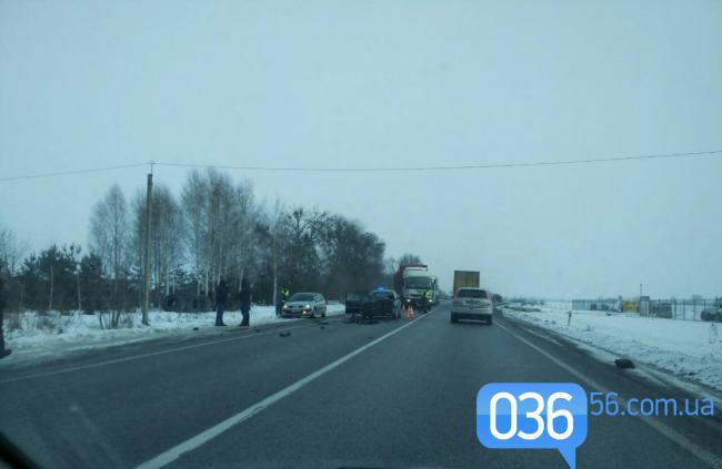 На Рівненщині на трасі "Київ-Чоп" зіткнулися два автомобілі (ФОТОФАКТ)