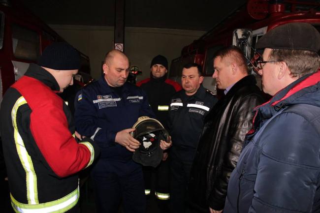 Володимирецькі рятувальники отримали спорядження від місцевого мецената (ФОТО)