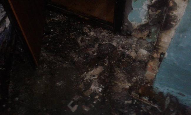 З`явилося відео пожежі біля квартири родичів рівненського активіста Дюга