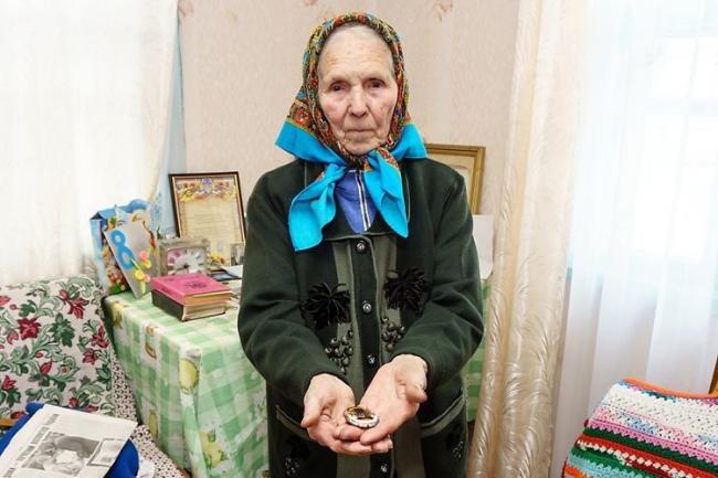 92-річна бабуся із Рівненщини розповіла, як стала Почесним волонтером України
