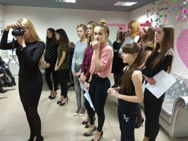 Близько півсотні рівненських дівчат прийшли на кастинг моделей для модних показів «Fashion Time» (ФОТО)
