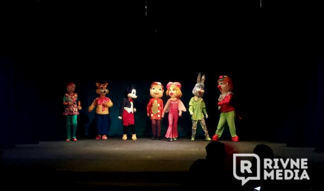 На фестиваль лялькових колективів у Рівне приїхали діти з Донеччини: чим дивували юні актори (ФОТО)