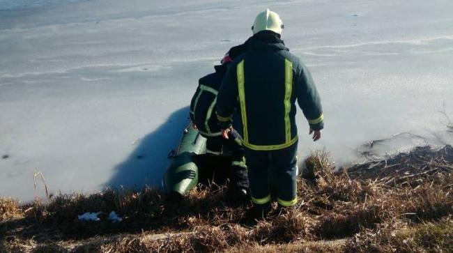 На Рівненщині рибалка провалився під лід (ФОТО)