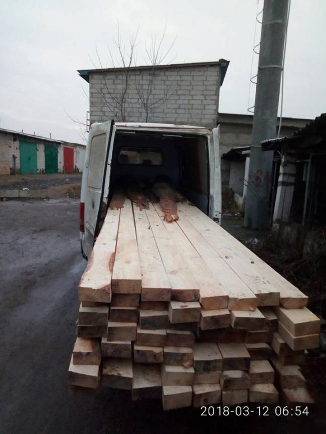 На Рівненщині знову впіймали лісорубів: цього разу перевозили дошку обрізну (ФОТОФАКТ)