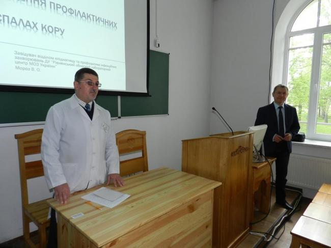 На Рівненщині студентам розповіли про щеплення, вакцини та інфекційні хвороби (ФОТО)