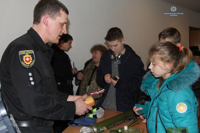 Рівненську поліцію відвідали діти з прифронтової Авдіївки (ФОТО)