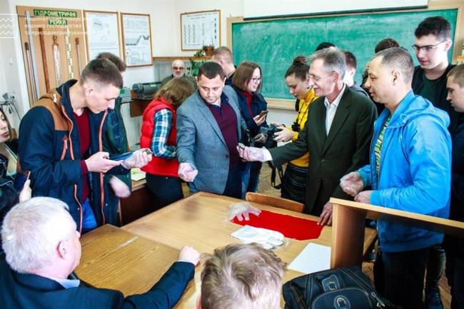 Студенти рівненського університету на власні очі побачили метеорит (ФОТО)