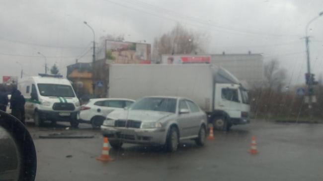 У Рівному інкасаторська автівка втрапила в ДТП (ФОТОФАКТ)
