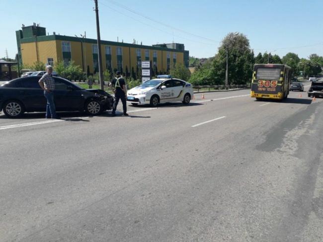 ДТП на Київській: не розминулися 2 автівки (ФОТОФАКТ)