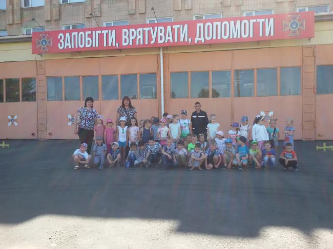 На Рівненщині дітлахи побували на екскурсії у рятувальників 