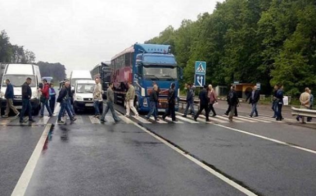 На Рівненщині перекривали трасу "Київ-Ягодин": що вимагали?