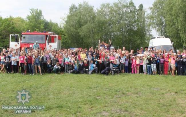 Поліцейські та рятувальники області провели урок ОБЖ для дітей (ФОТО)