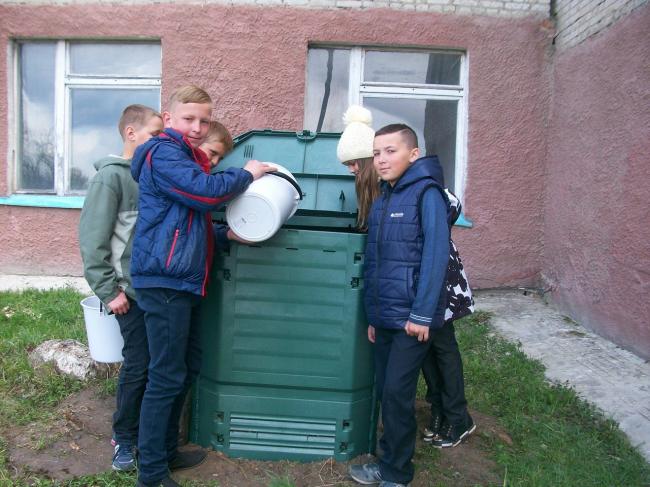 У яких школах Рівненщини встановлять компостер для переробки органічних відходів?