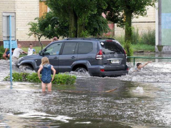 Містечко на Рівненщині затопило?