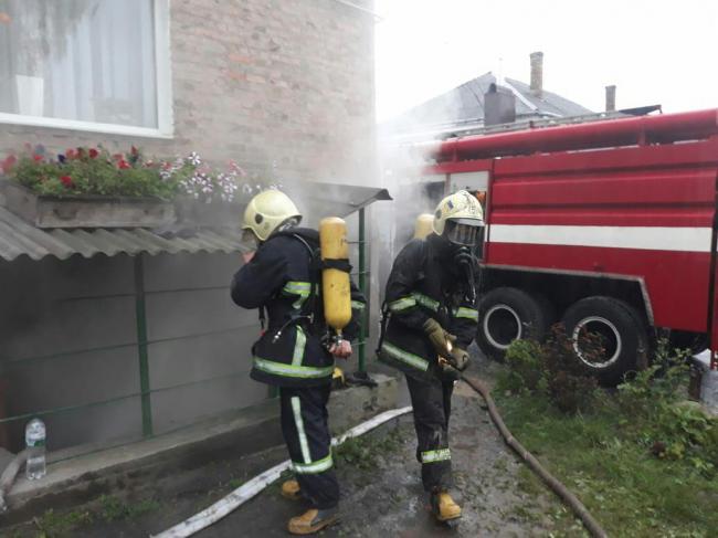 На Рівненщині через пожежу в багатоповерхівці евакуювали майже 30 людей (ФОТО) 