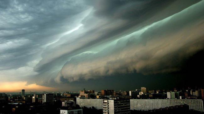На Рівненщині передають штормове попередження: як залишитися в безпеці