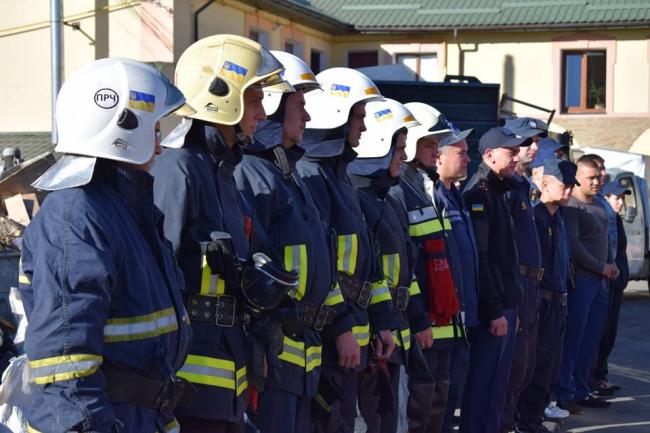 Рівненські рятувальники ліквідовували пожежу на заводі (ФОТО)