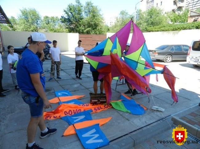 Рівненські школярі стали призерами конкурсу з моделювання та запуску повітряних зміїв (ФОТО)