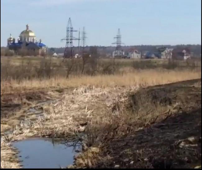 У райцентрі на Рівненщині утворили річку... з нечистот (ВІДЕО)