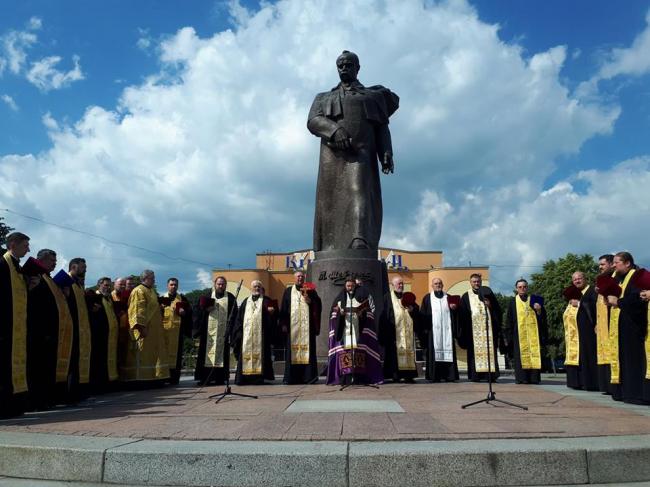 У Рівному молилися за єдину помісну церкву в Україні (ФОТОФАКТ)