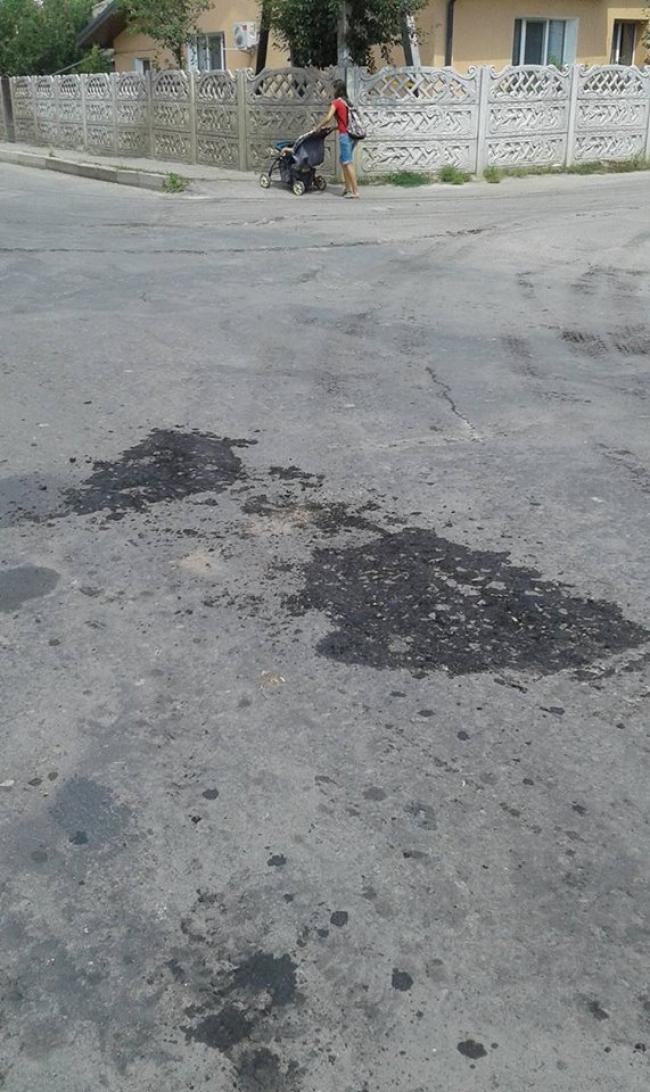 Як "якісно" на Рівненщині латають дороги після капітального ремонту (ФОТОФАКТ)