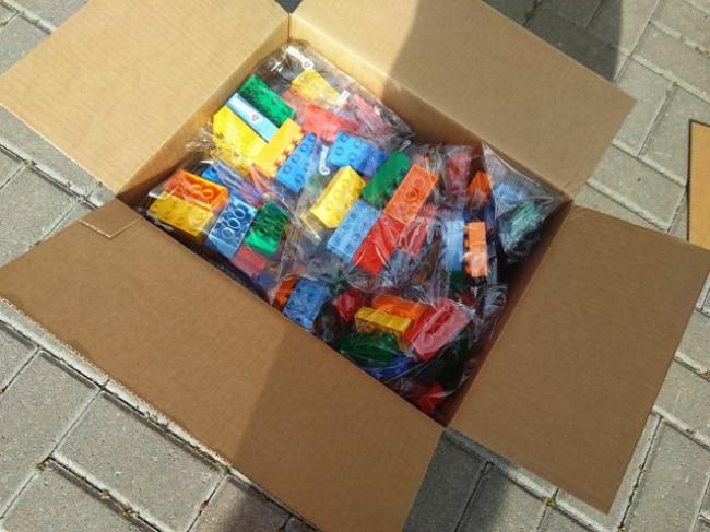 Сьогодні у Рівному роздають набори LEGO (ФОТО)