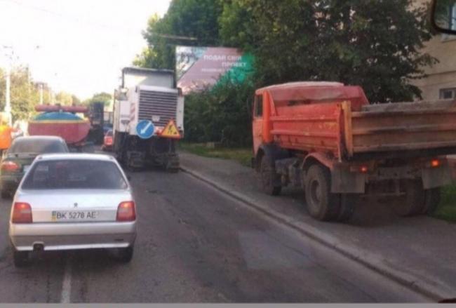 У Рівному на Теліги - затяжний затор (ФОТОФАКТ)