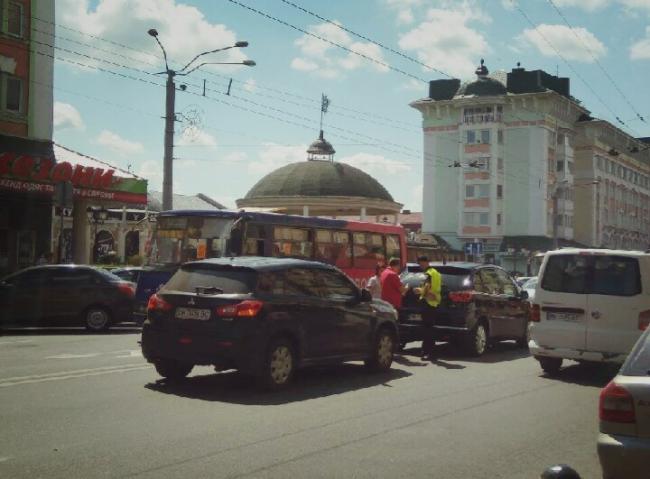 У центрі Рівного - ДТП (ФОТОФАКТ)