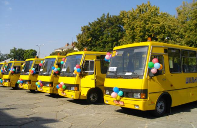 Які громади Рівненської області отримають шкільні автобуси?