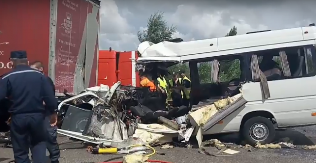 Журналісти оприлюднили відео з місця смертельної ДТП, у якій розбився рівненський автобус