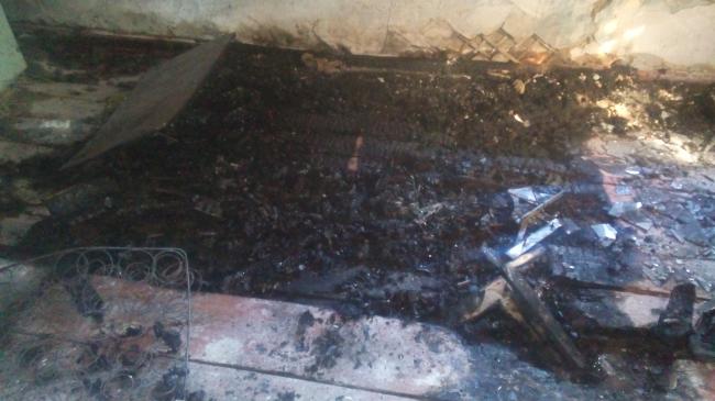 На Рівненщині горів житловий будинок: чоловік отруївся димом