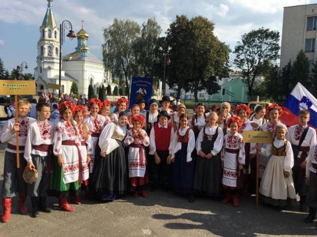 На Рівненщині проводиться фестиваль дитячого фольклору (ФОТО)