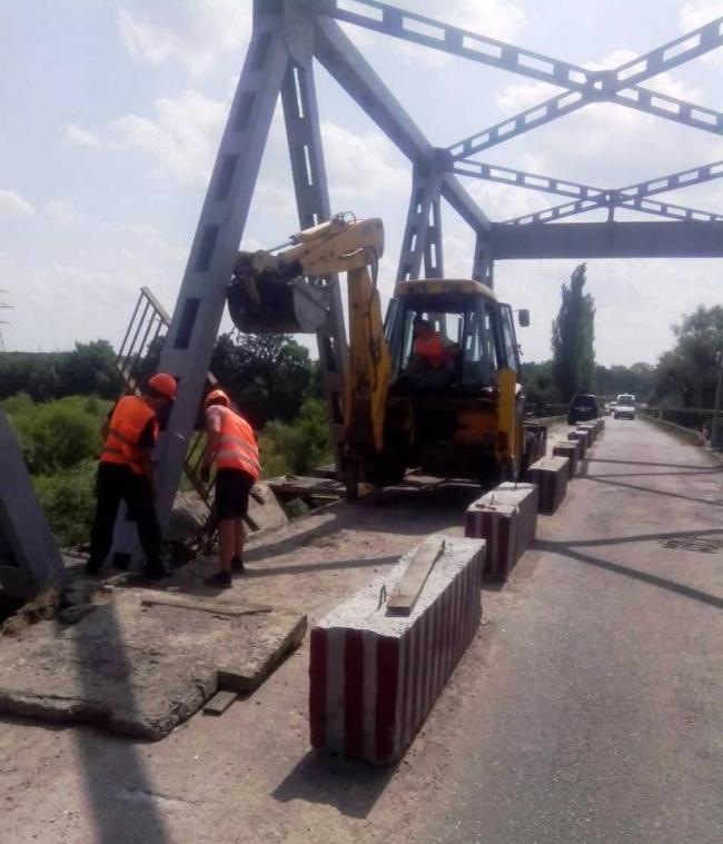На Рівненщині ремонтують міст  